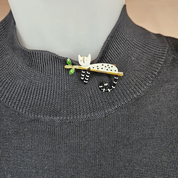 Cat On A Branch Enamel Brooch Pin NWOT Tim Burton Look Brooch Kitty Critter - Picture 2 of 8